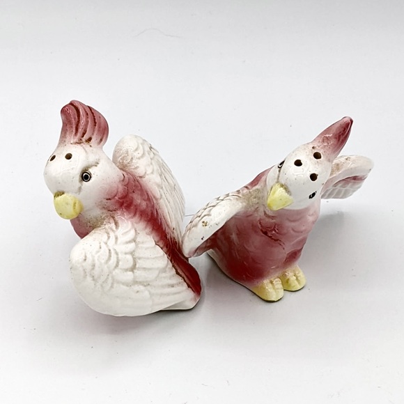 Vintage - MCM Pink Cockatoo Salt and Pepper Shakers - Picture 1 of 4